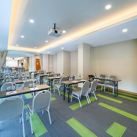 Holiday Inn Express Jakarta Matraman By Ihg מראה חיצוני תמונה