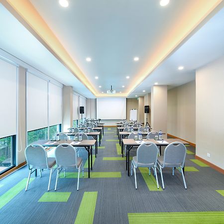 Holiday Inn Express Jakarta Matraman By Ihg מראה חיצוני תמונה