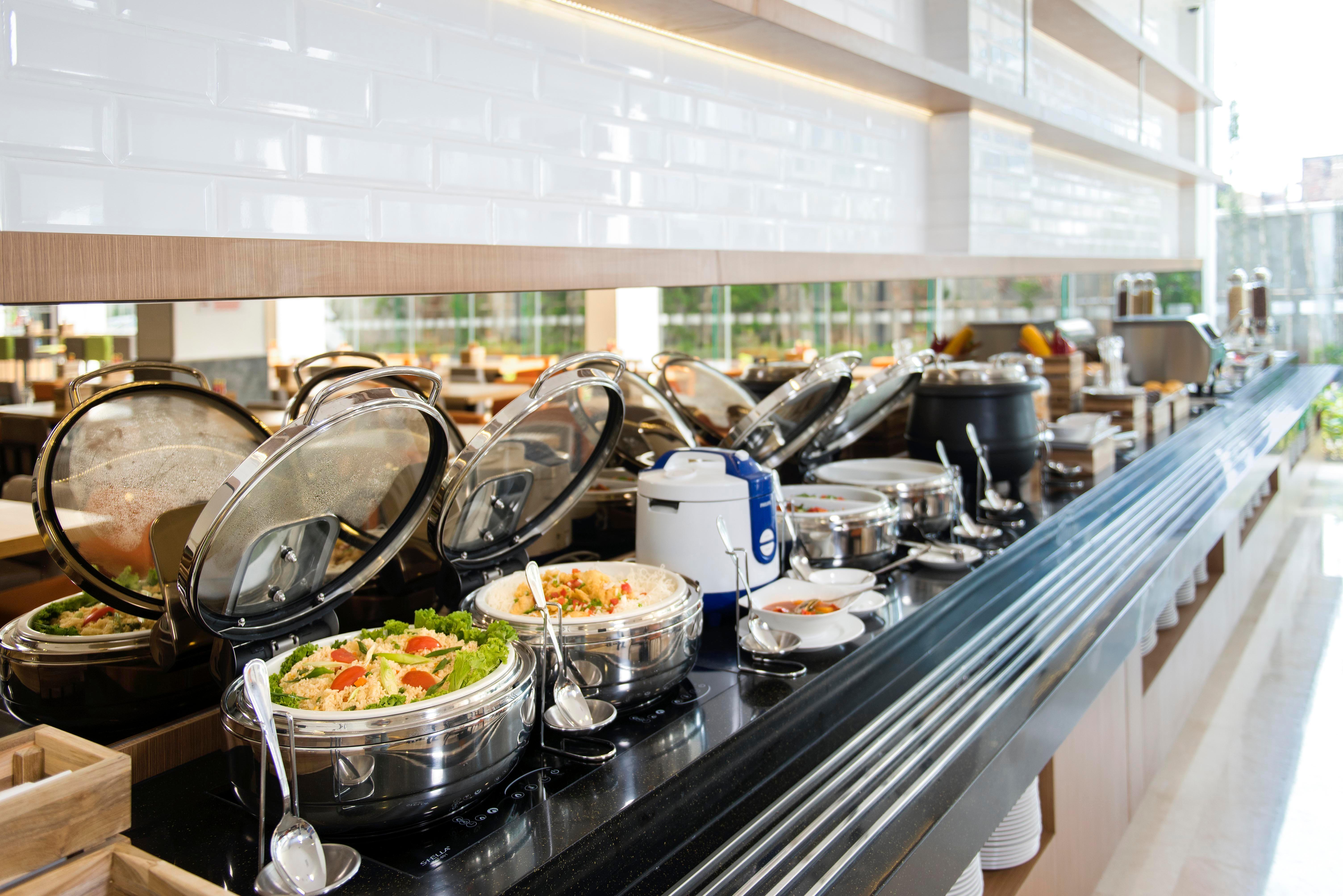 Holiday Inn Express Jakarta Matraman By Ihg מראה חיצוני תמונה