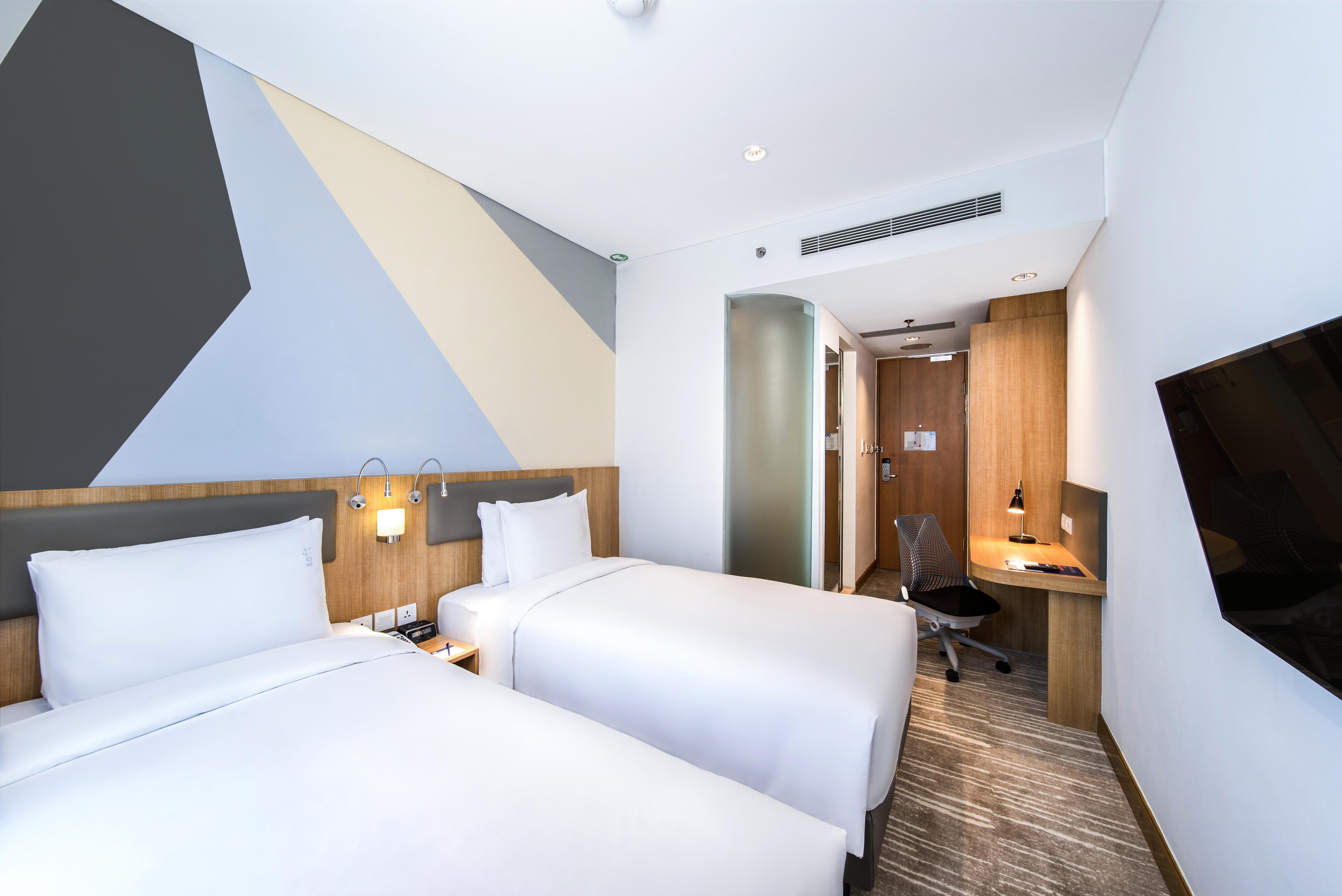 Holiday Inn Express Jakarta Matraman By Ihg מראה חיצוני תמונה