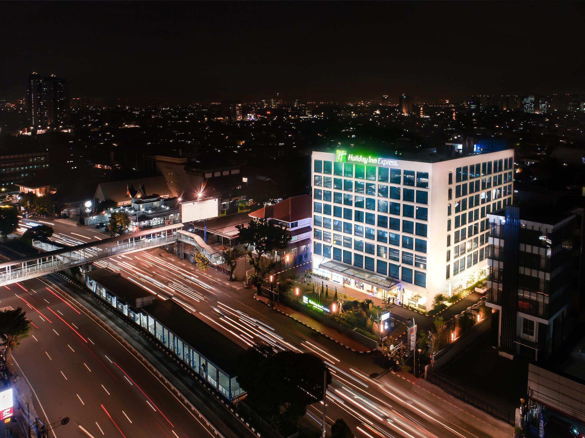 Holiday Inn Express Jakarta Matraman By Ihg מראה חיצוני תמונה