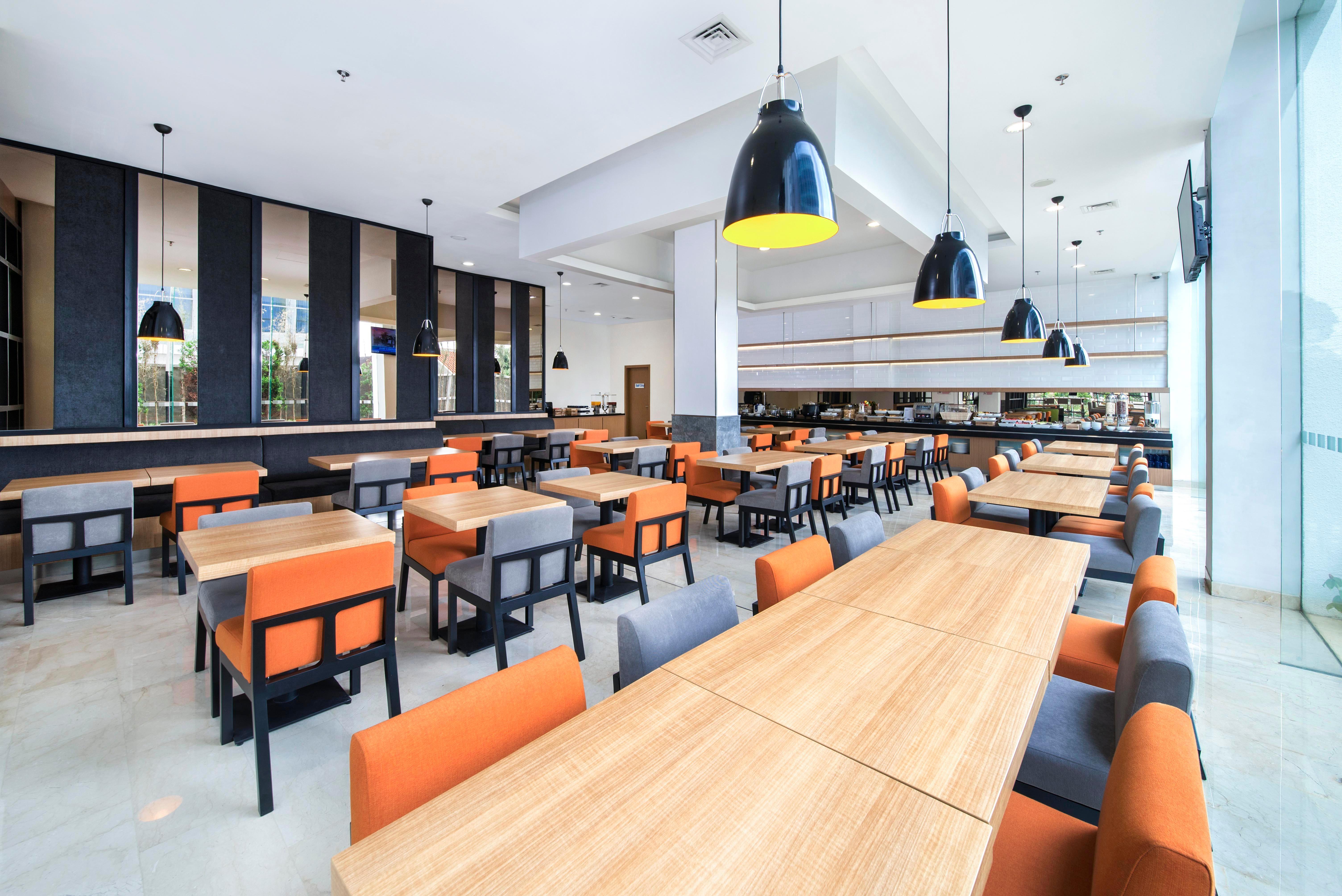 Holiday Inn Express Jakarta Matraman By Ihg מראה חיצוני תמונה