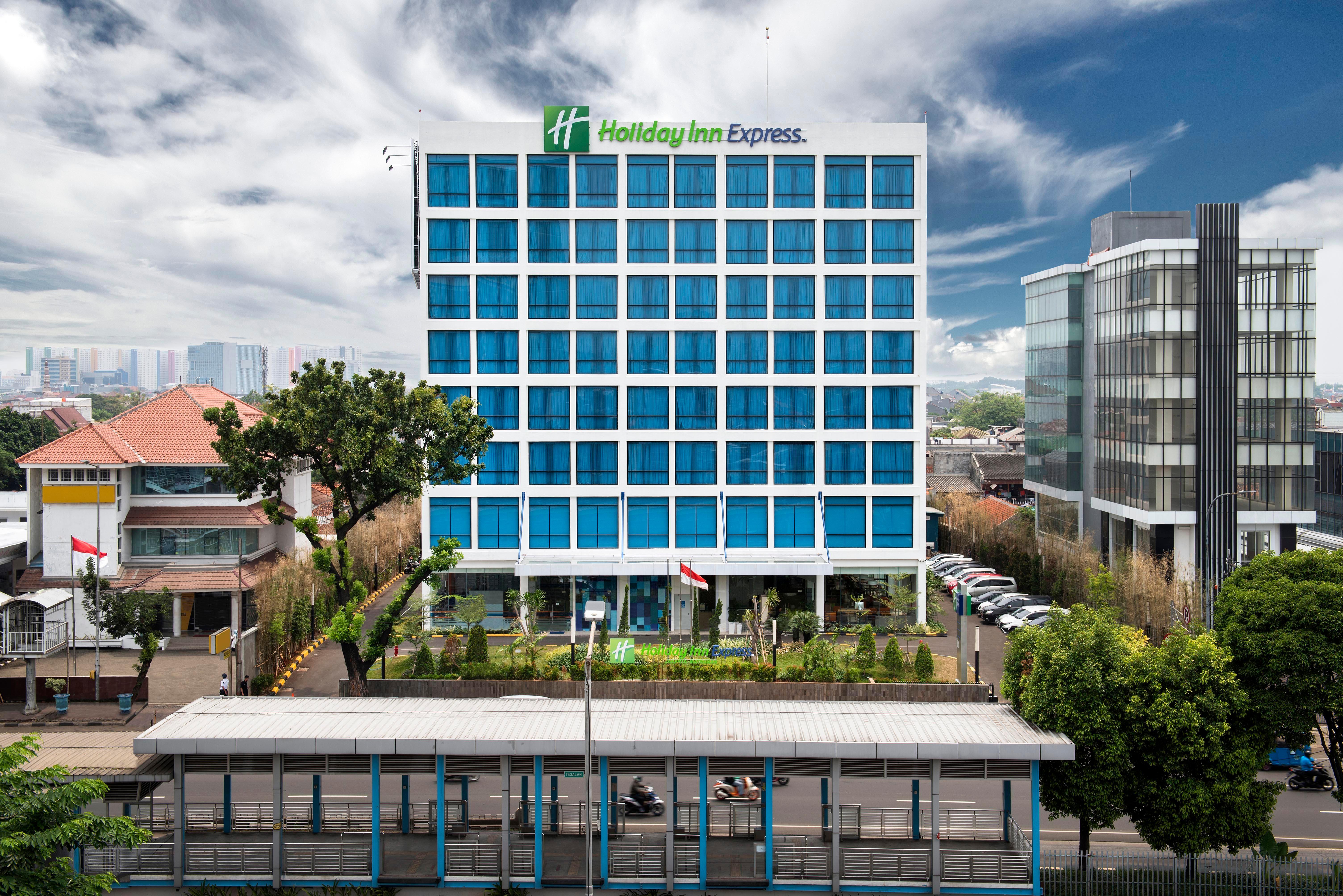 Holiday Inn Express Jakarta Matraman By Ihg מראה חיצוני תמונה