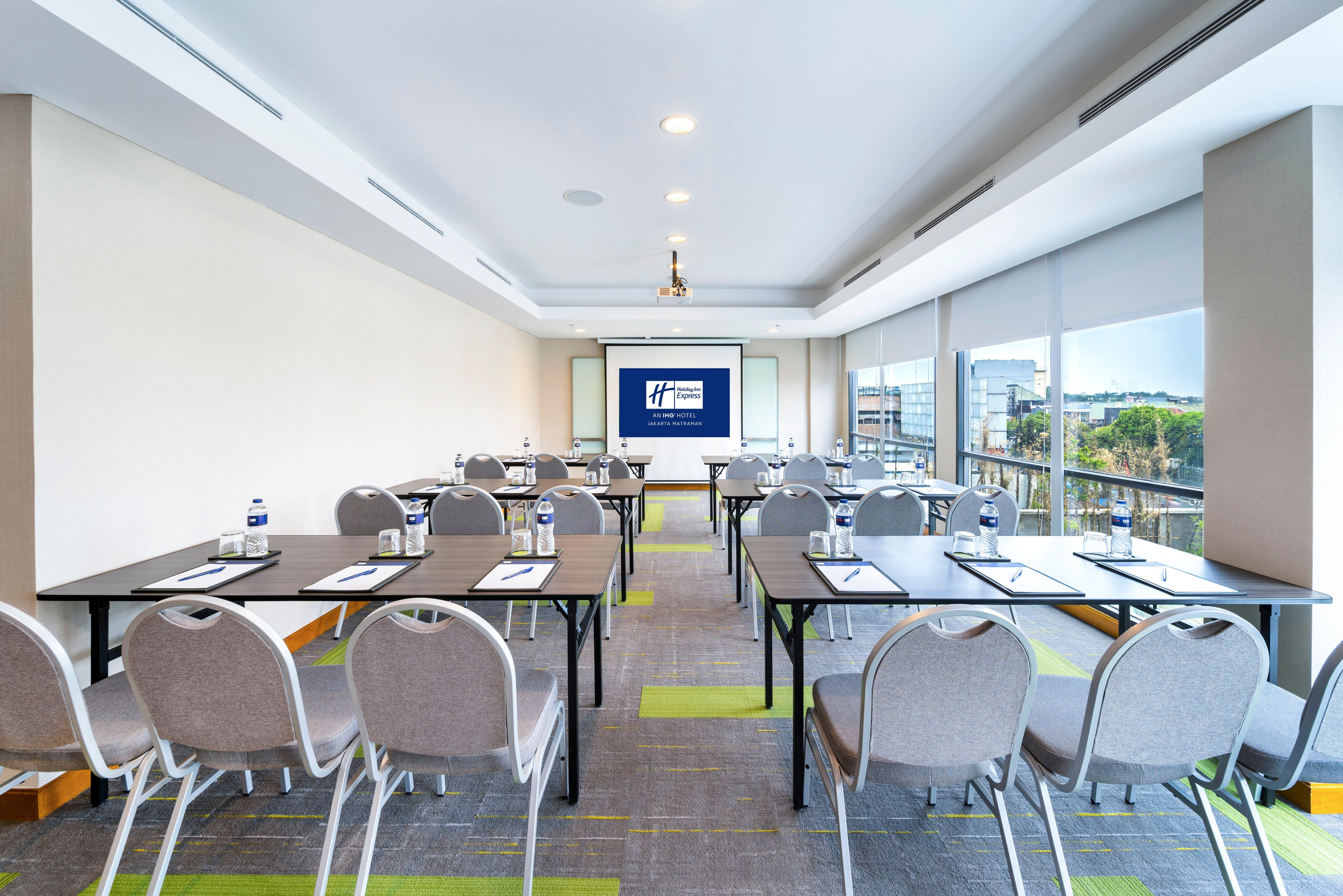 Holiday Inn Express Jakarta Matraman By Ihg מראה חיצוני תמונה